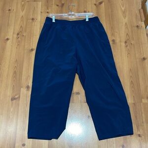 Lululemon CROPPED wide leg pant